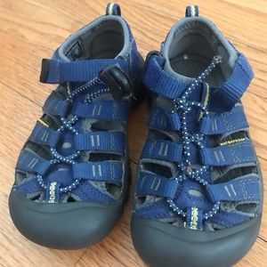 Keens little boys size 11